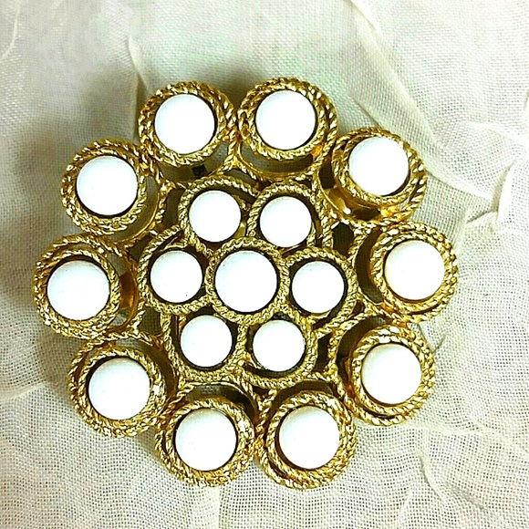 Brooch Scarf Pin Pendant Gold White Paradise Vintage Stella and Dot - Picture 4 of 4